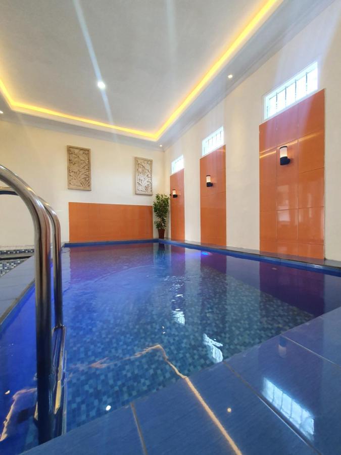 Kayz Villa Batu Dengan Kolam Renang Pribadi Екстериор снимка