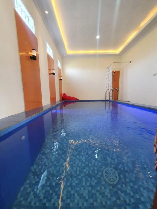 Kayz Villa Batu Dengan Kolam Renang Pribadi Екстериор снимка